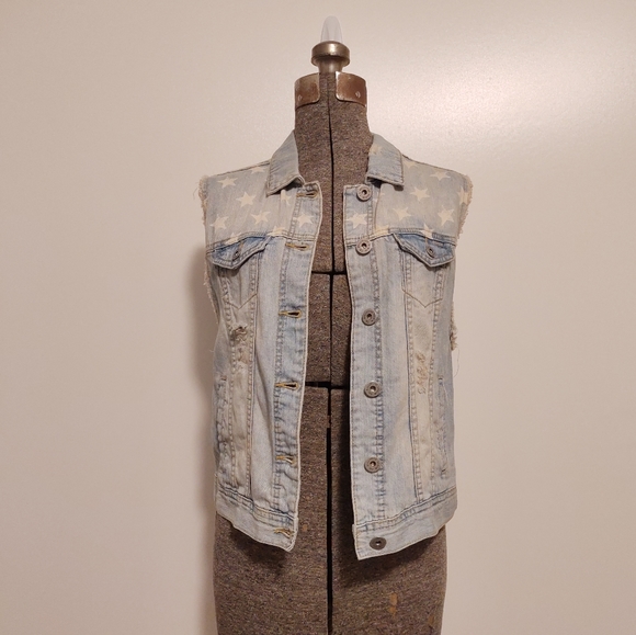 Bullhead Jackets & Blazers - Pacsun Bullhead star print distressed sleeveless light wash denim vest